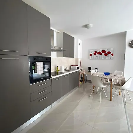 Pink Sky Apartment Pula